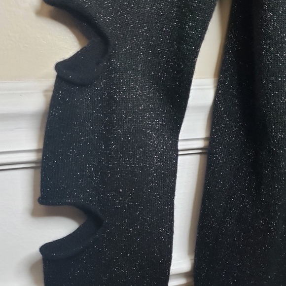 Cashmere Skull rip sleeve sweater size m - Picture 2 of 3